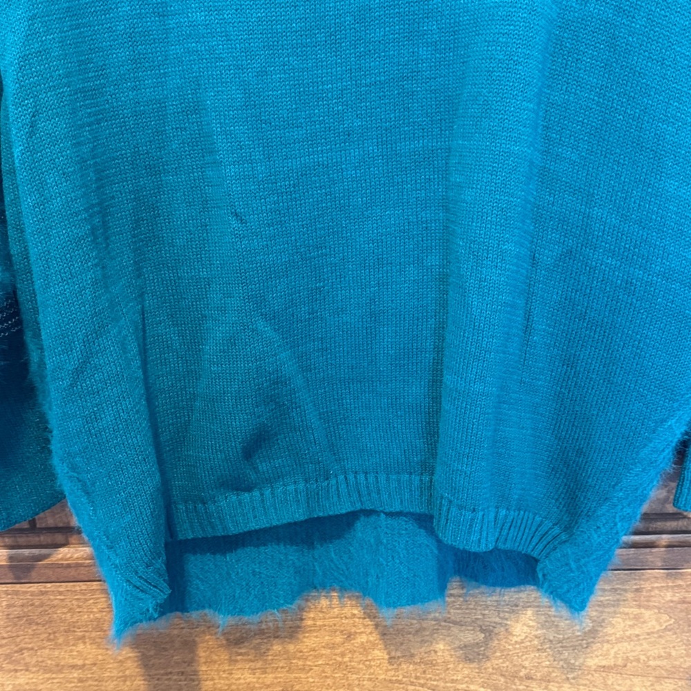 Jennifer Lopez Teal and Cream Crew Neck Sweater - Picture 7 of 9